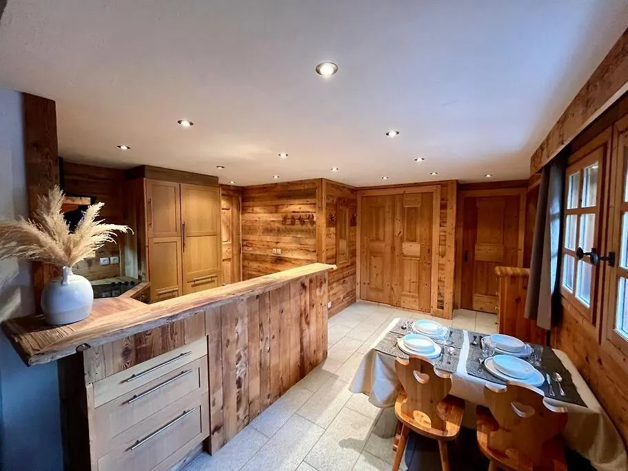 Cosy Base To Ski The 3 Valleys Les Allues アパート